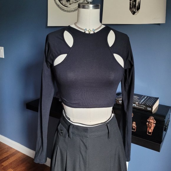 *FREE ADD ON* Motel Cajsa Crop Top in Black (Size S) - Picture 3 of 8